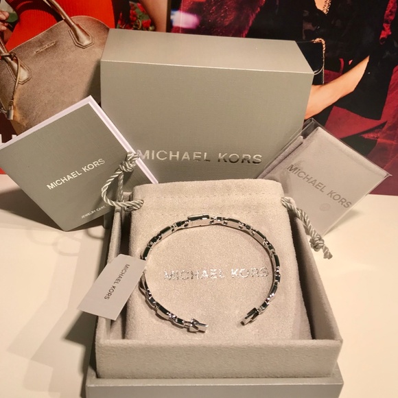 🎁 NWT! $225 MICHAEL KORS Mercer Link Silver Cuff - Picture 2 of 8